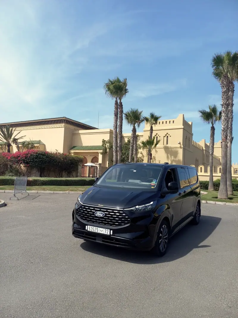 The Ford Tourneo Custom outside a hotel